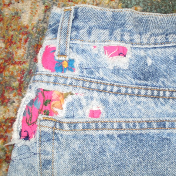 Vtg Levi's Cut Off Shorts Embroidery S/M - Picture 4 of 4